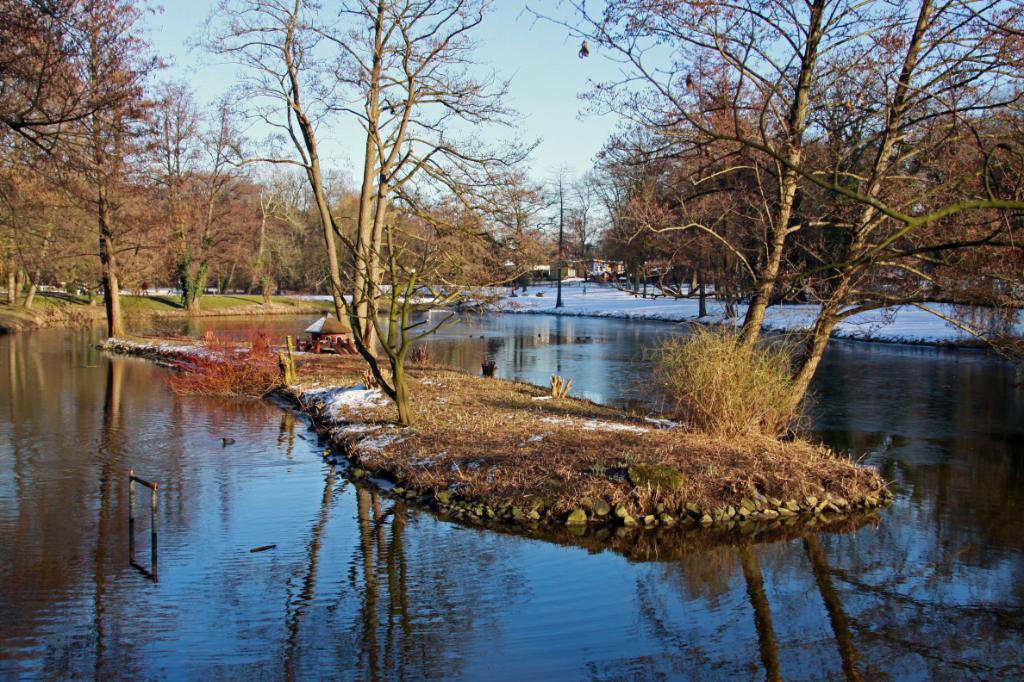 Insel im Kurparkteich.JPG - Insel im Kurparkteich / Hamm